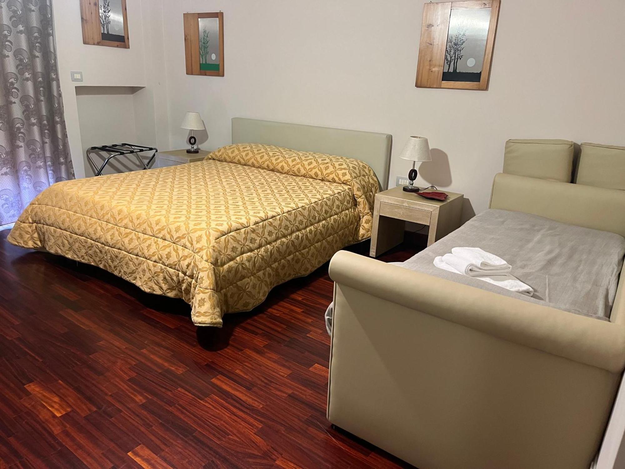 Gioviale Rooms Portici Exterior photo